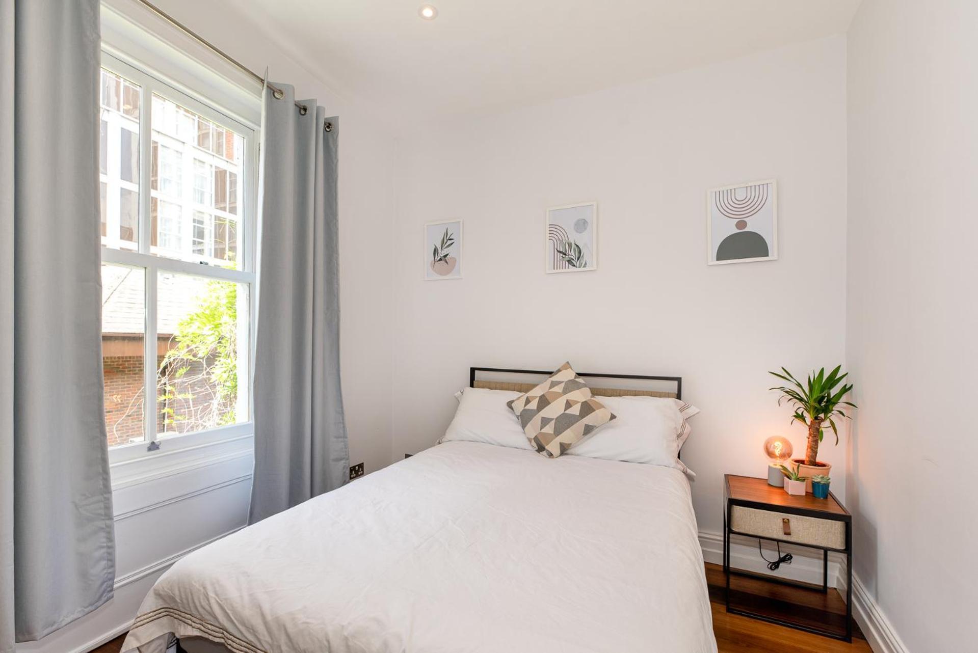 2-Bedroom Victorian Apartment In Kensington Лондон Екстериор снимка