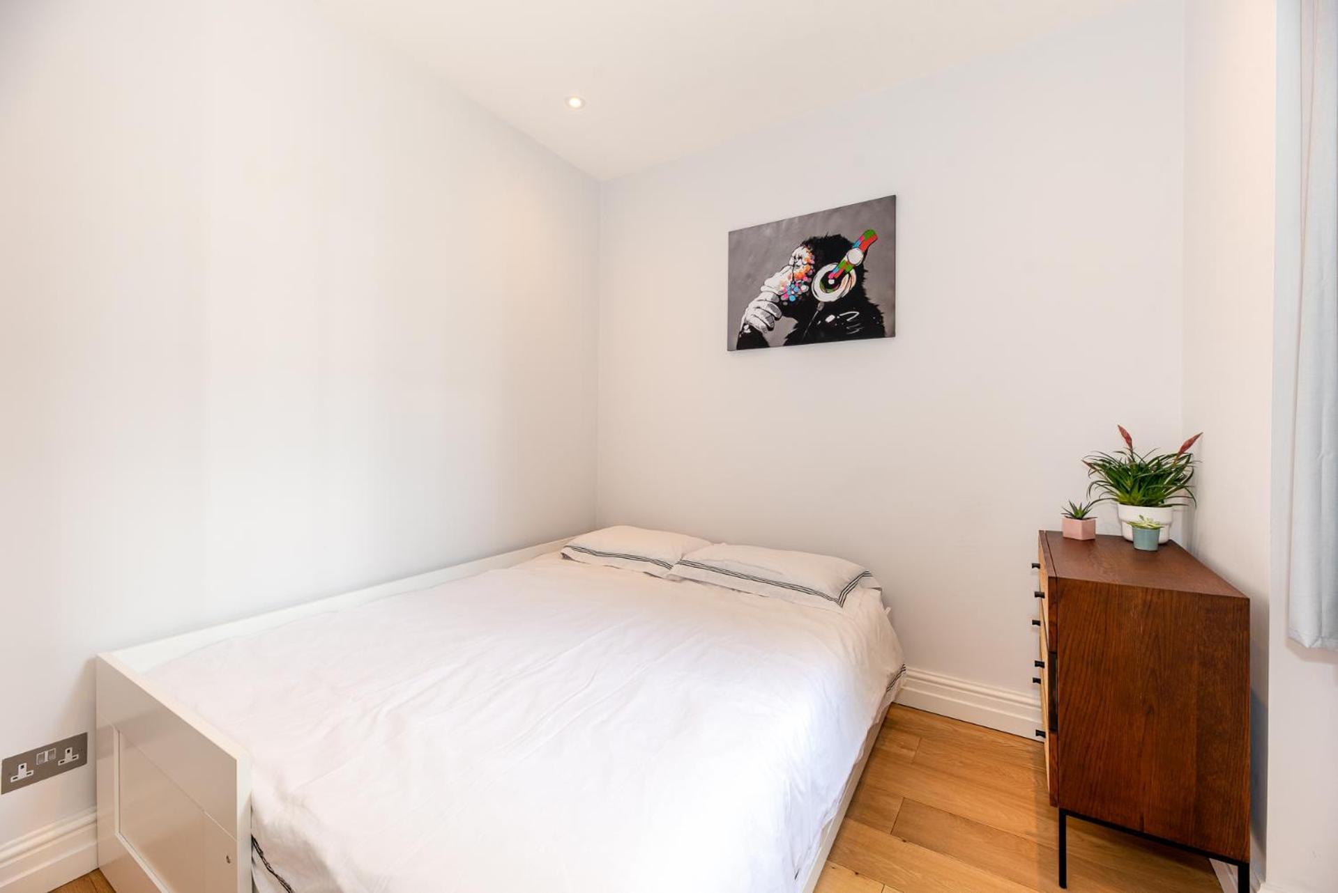 2-Bedroom Victorian Apartment In Kensington Лондон Екстериор снимка