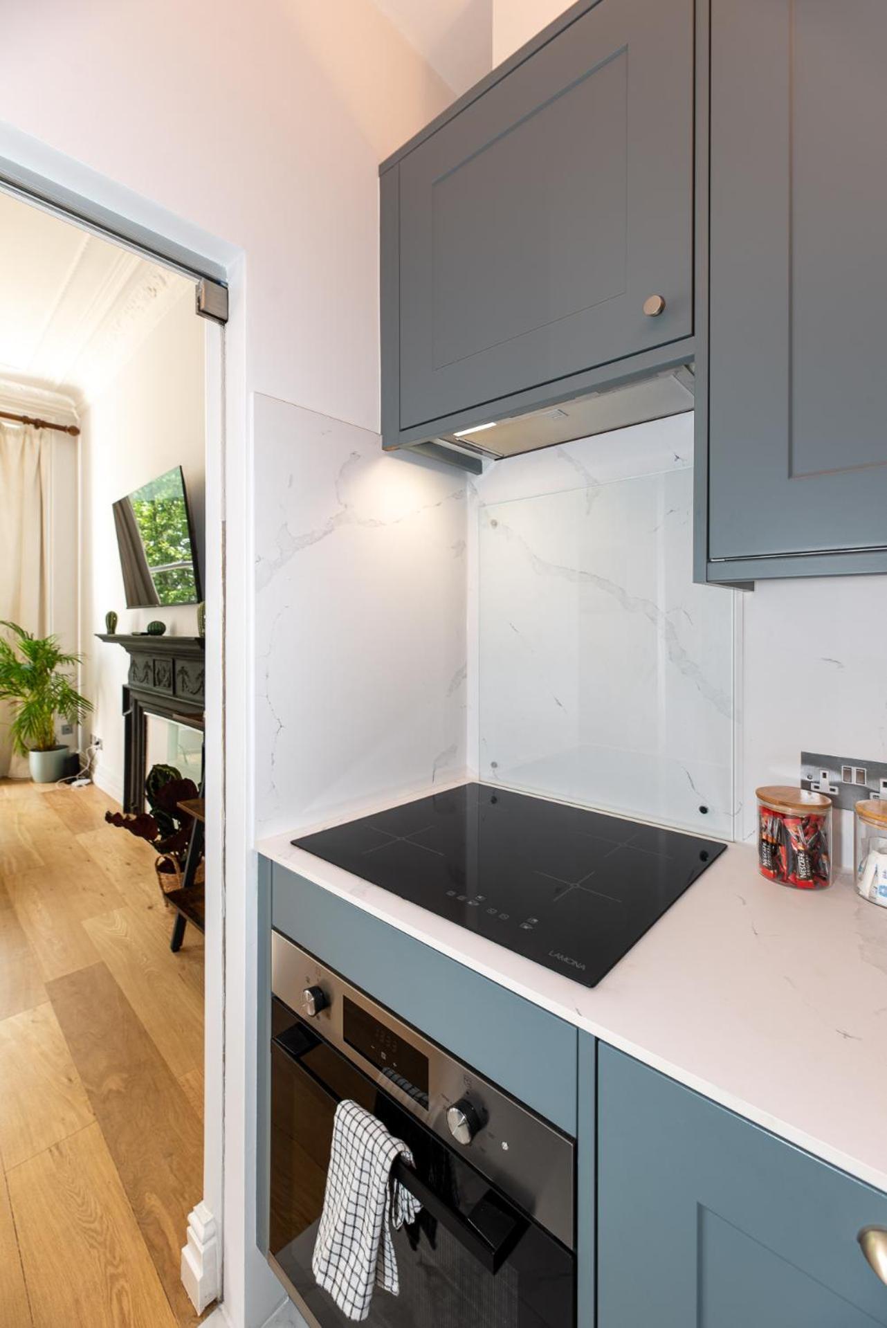 2-Bedroom Victorian Apartment In Kensington Лондон Екстериор снимка
