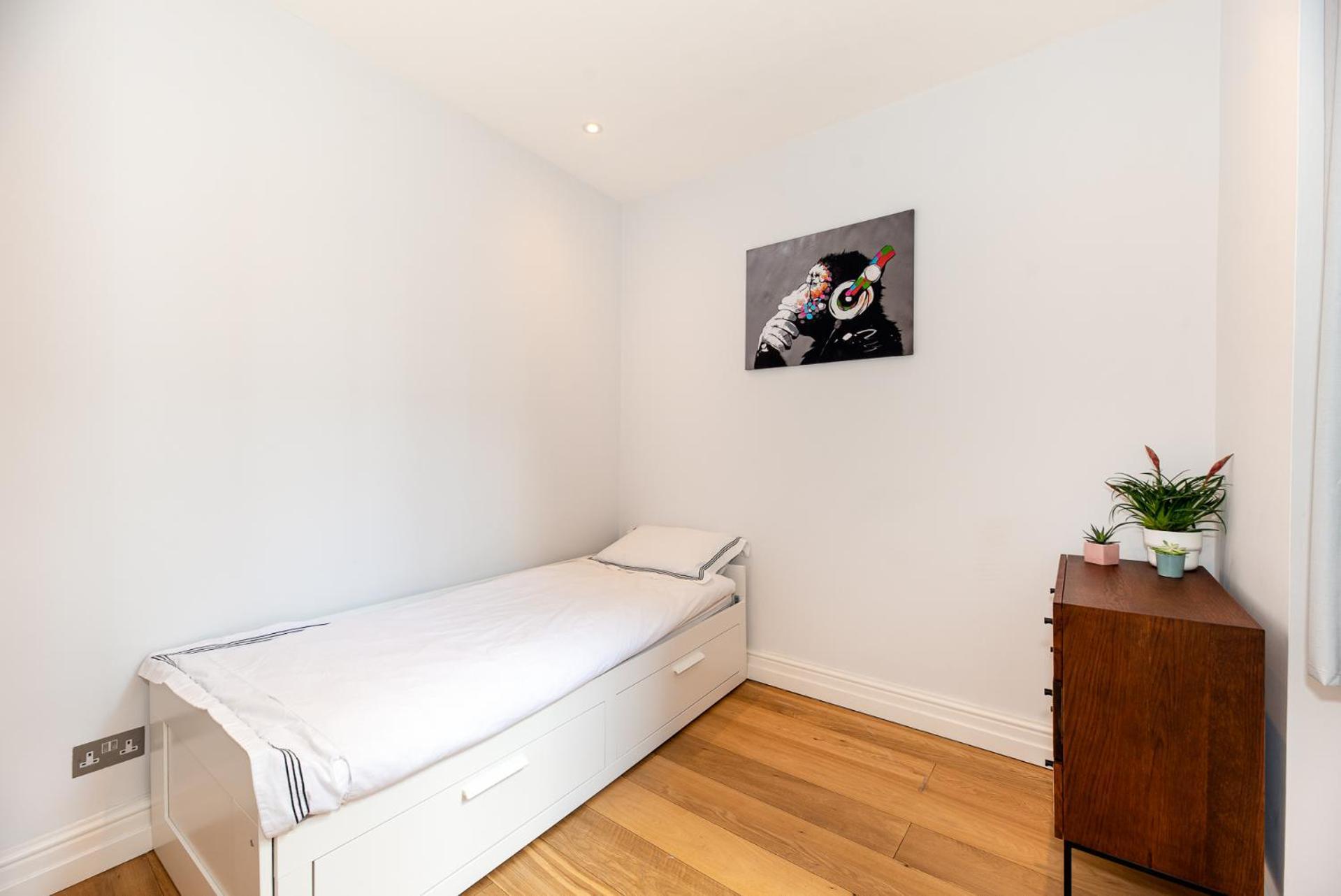 2-Bedroom Victorian Apartment In Kensington Лондон Екстериор снимка