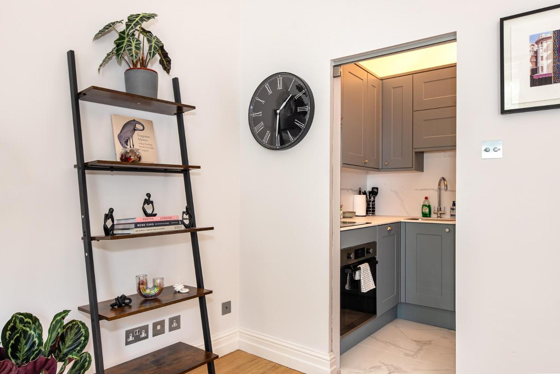 2-Bedroom Victorian Apartment In Kensington Лондон Екстериор снимка