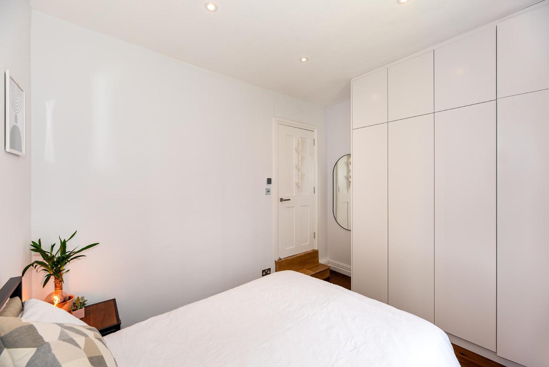 2-Bedroom Victorian Apartment In Kensington Лондон Екстериор снимка