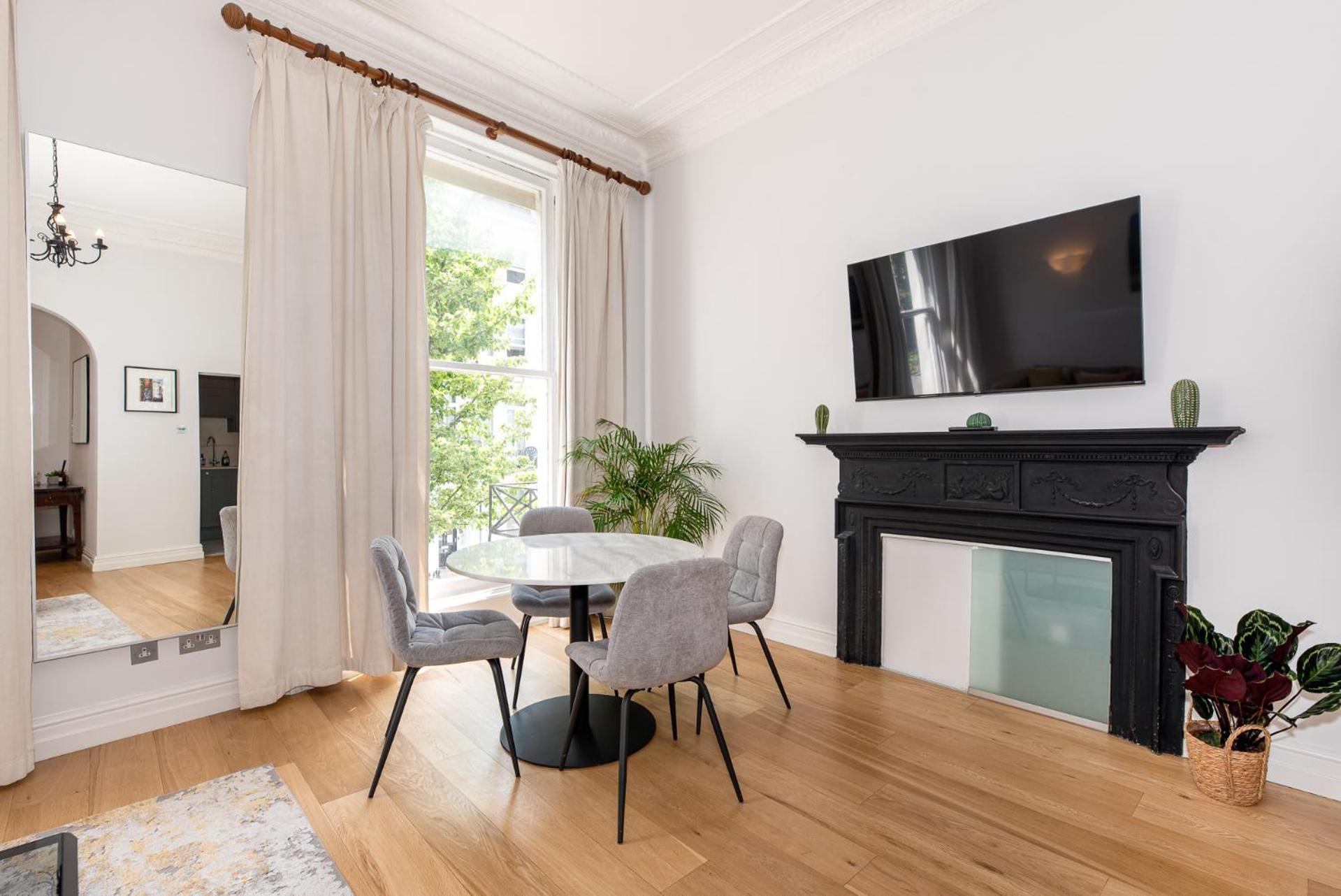 2-Bedroom Victorian Apartment In Kensington Лондон Екстериор снимка