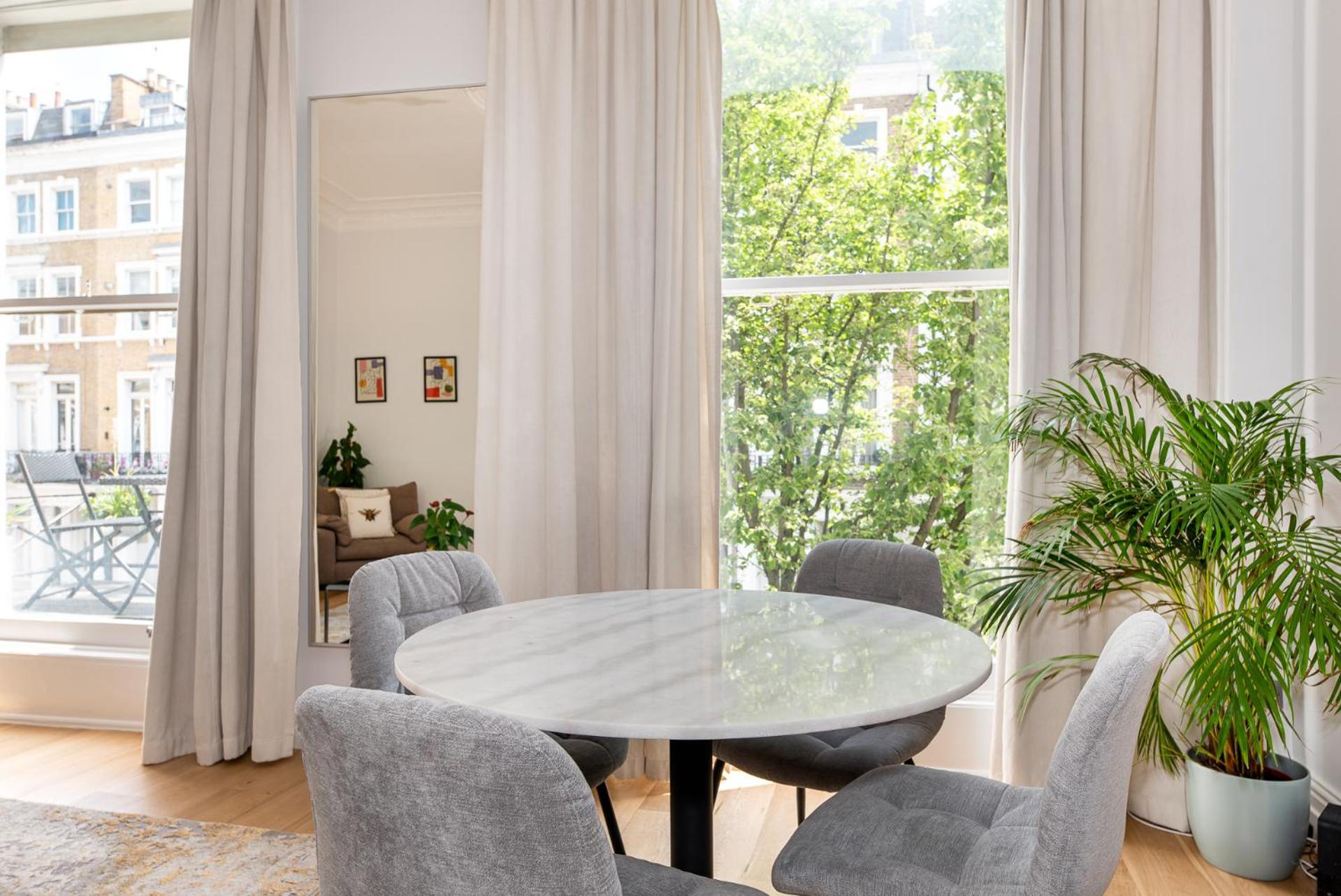 2-Bedroom Victorian Apartment In Kensington Лондон Екстериор снимка